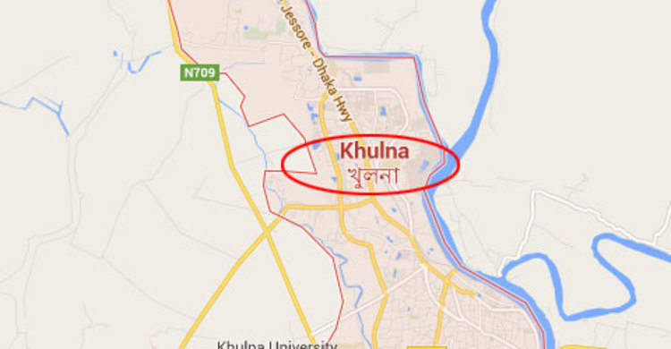 খুলনায় বিএনপির সমর্থকদের হাতে পুলিশ লাঞ্ছিত