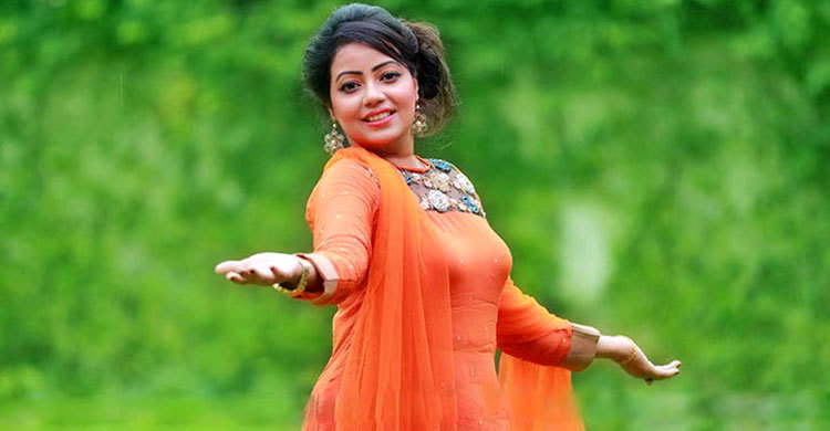 এবার রবীন্দ্র সংগীত গাইলেন কনা