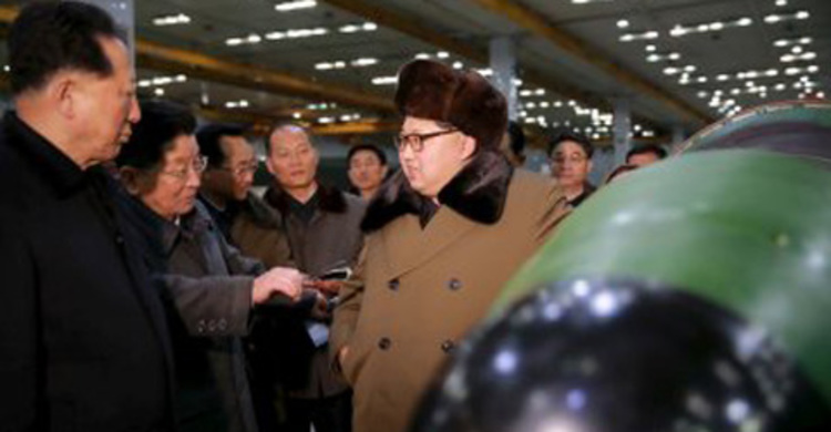 আরো ক্ষেপণাস্ত্র পরীক্ষার নির্দেশ কিমের