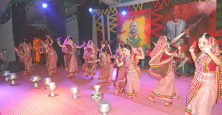 মুগ্ধতায় সাঙ্গ হলো বাউল করিম উৎসব