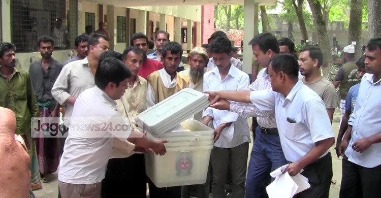 শিবচরে পৌঁছাতে শুরু করেছে নির্বাচনী সরঞ্জাম