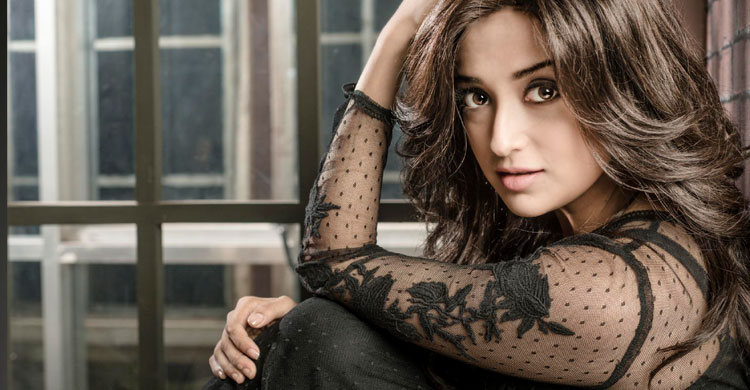 ঢাকায় মোনালি গাইবেন ৩০ মার্চ