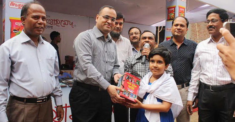 কথা সাহিত্যিক মোশতাক আহমেদের একক বইমেলা