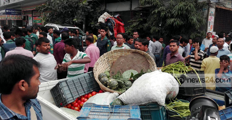 মতিঝিলে ফুটপাত দখল ও অবৈধ পার্কিং বিরোধী অভিযান
