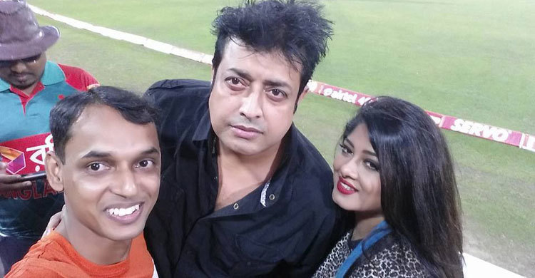 স্টেডিয়ামে জয়ের প্রত্যাশায় তারকারা