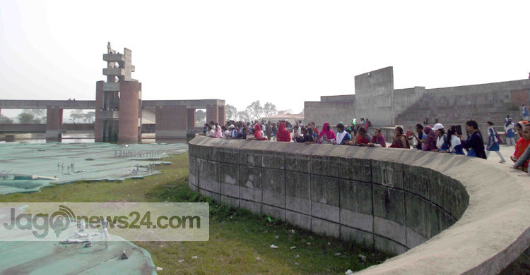 মুজিবনগর কমপ্লেক্সে হাজারো দর্শনার্থীর ঢল