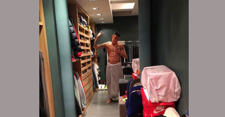 নেইমারের ‘সিক্স প্যাক’ ফিগার