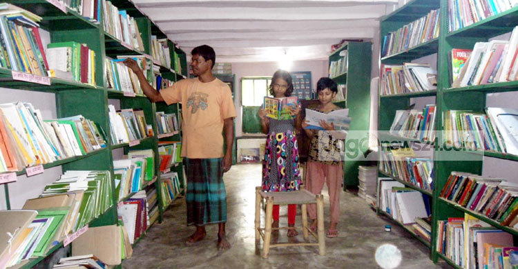 কৃষি পাঠাগারের সুফল পাচ্ছেন নওগাঁর কৃষক