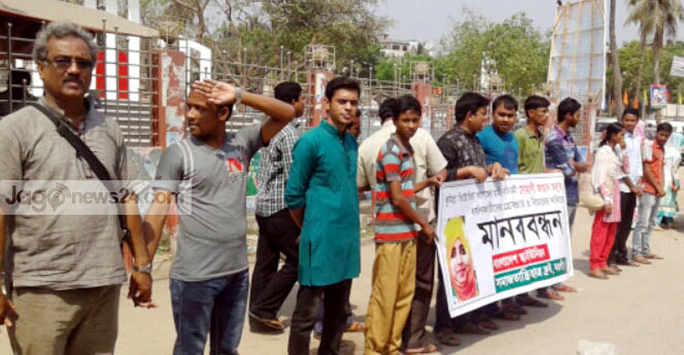 নওগাঁয় তনুর ধর্ষণকারীদের বিচারের দাবিতে মানববন্ধন