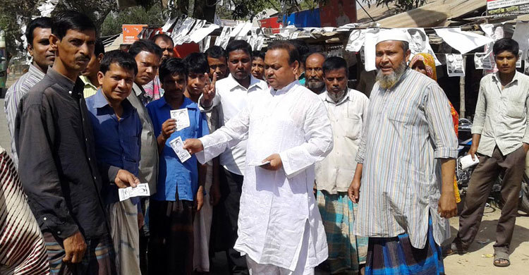 ধামইরহাটে প্রচার প্রচারণায় ব্যস্ত প্রার্থীরা