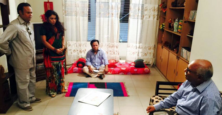 চলছে নয় ছয়