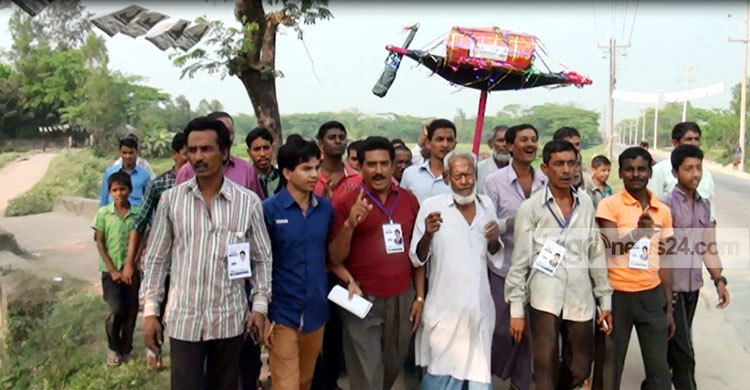 কবিরহাটে শেষ মুহূর্তের প্রচার-প্রচারণায় ব্যস্ত প্রার্থীরা