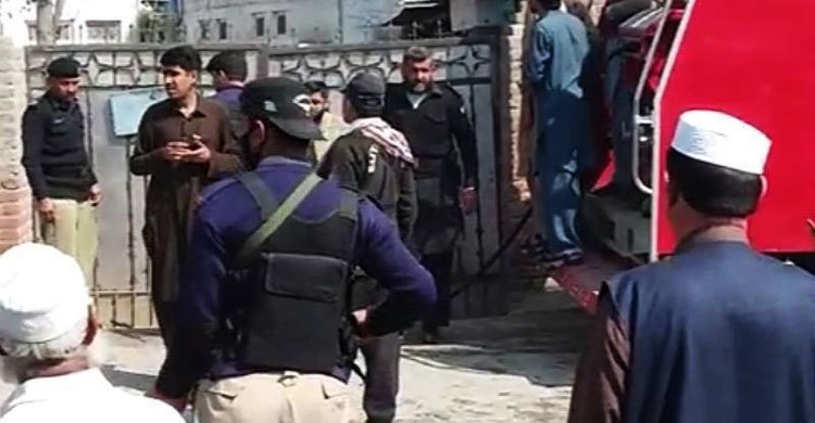 পাকিস্তানে আদালত প্রাঙ্গনে হামলায় নিহত ৮