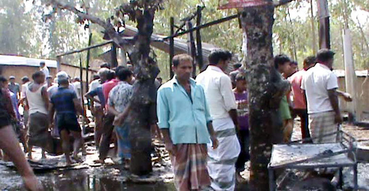 পঞ্চগড়ে অগ্নিকাণ্ডে ৯টি দোকান ভস্মীভূত