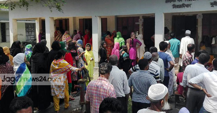 আড়াই ঘণ্টায় পাথরঘাটায় ভোট পড়েছে ৩০ শতাংশ