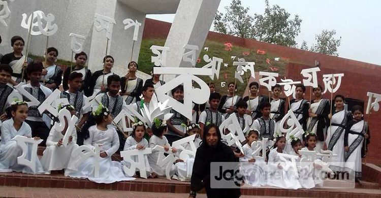 সিলেটে ভাষা সংগ্রামীদের হাতে শিশুদের হাতেখড়ি