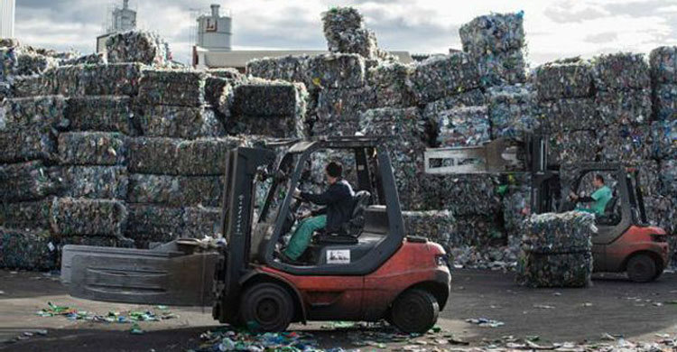 সমুদ্রে মাছের চেয়ে প্লাস্টিক বর্জ্য বেশি থাকবে