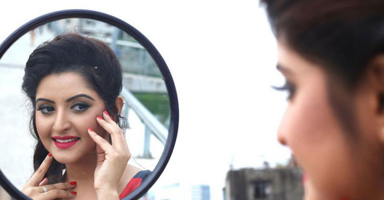 আনন্দবাজারের রিপোর্টে পরীমনির ক্ষোভ 