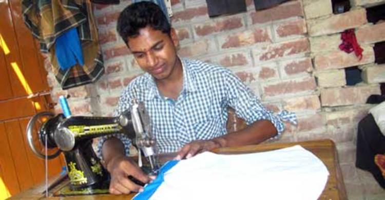 একটি সেলাই মেশিনই বদলে দিতে পারে