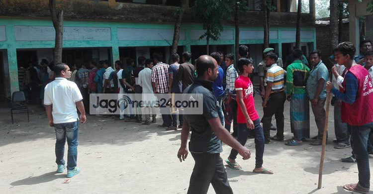 রশুনিয়ায় ভোটগ্রহণে ধীরগতির অভিযোগ