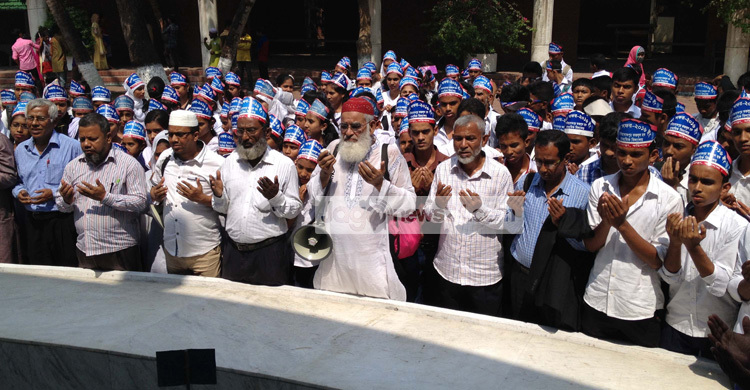 বঙ্গবন্ধুর সমাধিতে শিক্ষক-শিক্ষার্থীদের শ্রদ্ধা