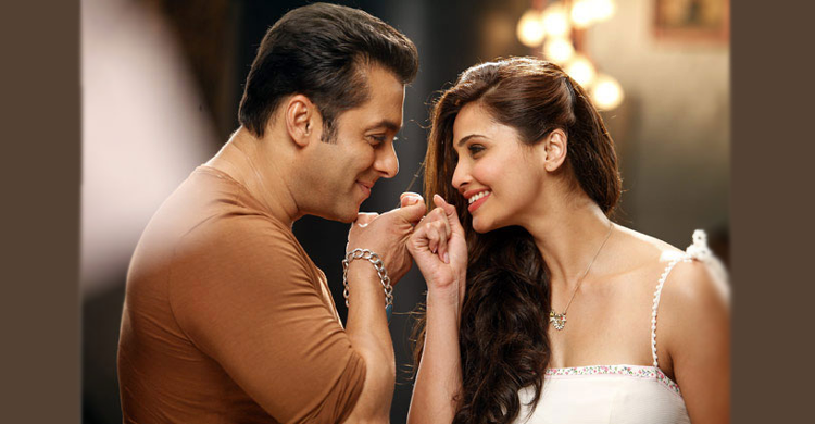 ডেইজিকে গাড়ি উপহার সালমানের 