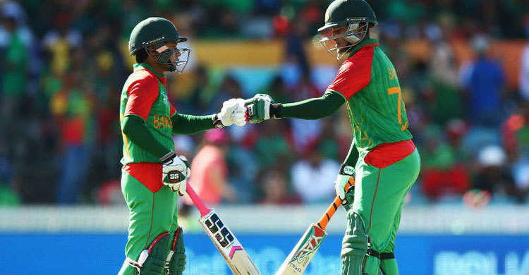 সাকিবের সাথে মাঠে নেমেছে মুশফিক