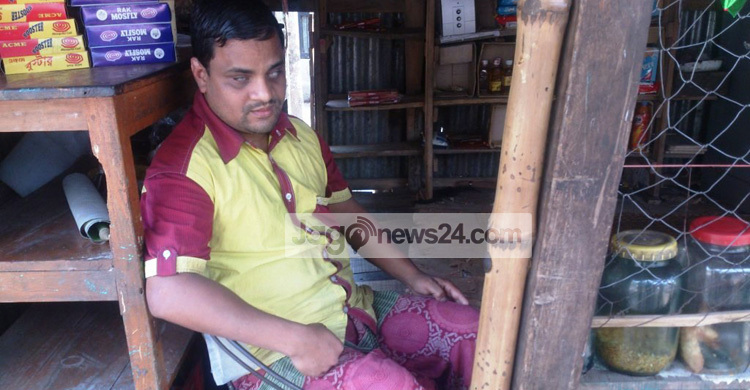 অন্ধ হয়েও সংসারের হাল ধরেছেন আব্দুর রহমান