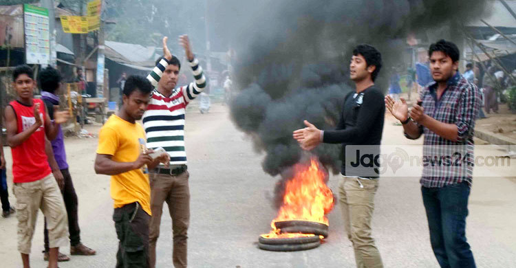 খাগড়াছড়িতে সকাল-সন্ধ্যা সড়ক অবরোধ চলছে