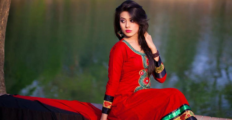 নগর জোনাকিতে সৌমি 