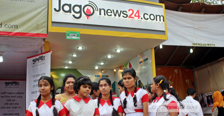 অন্তঃআলোতেই ওদের মেলা দর্শন