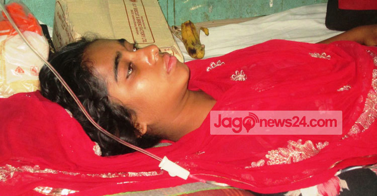 প্রশ্নের উত্তর দিতে না পারায় ছাত্রীর মাথায় আঘাত : অবস্থা গুরুতর