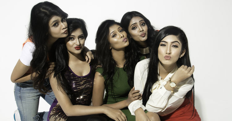 এটা সুপার গার্লসদের গল্প