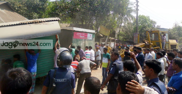 টাঙ্গাইলে দুই শতাধিক অবৈধ দোকান উচ্ছেদ