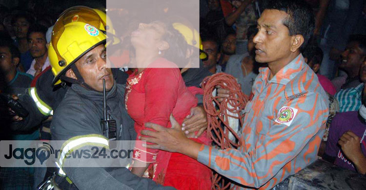 আবারো ১৩৩ ফুট উঁচু বৈদ্যুতিক টাওয়ারে নারী