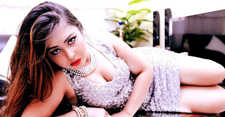 মিশন মাদ্রিদ নিয়ে চলচ্চিত্রে তিথি (দেখুন ছবিতে)