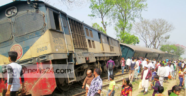 গৌরীপুরে ট্রেন দুর্ঘটনায় আহত ২০