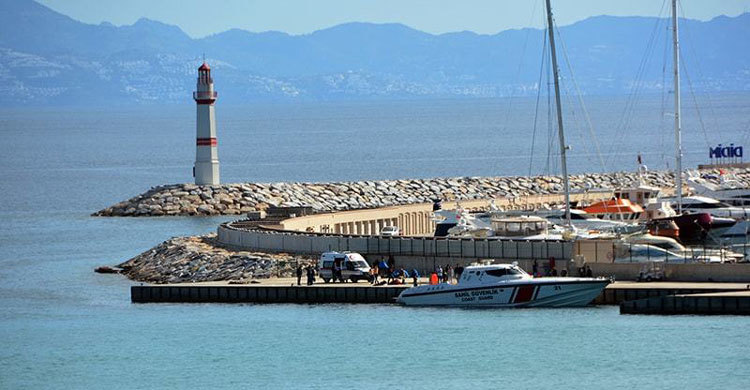 আজিয়ান সাগরে নৌডুবিতে ২৫ শরণার্থীর মৃত্যু