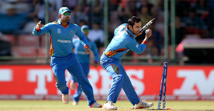 আফগান বোলিংয়ে দিশেহারা ইংল্যান্ড