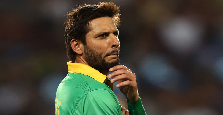 দলের সাথে দেশে ফিরছেন না আফ্রিদি