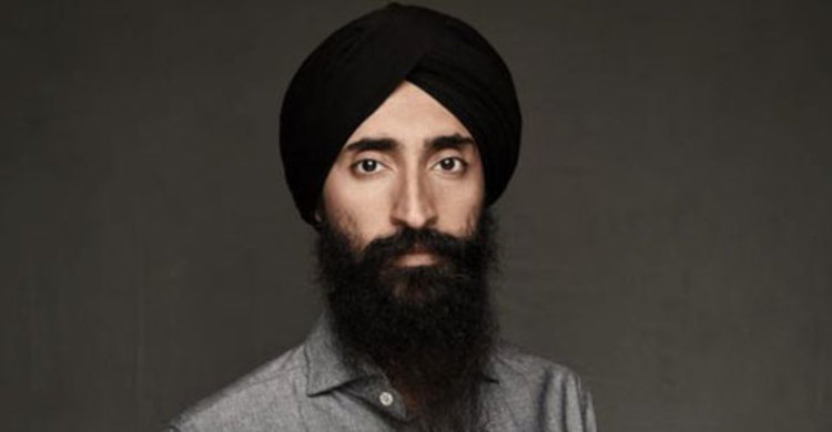 মাথায় পাগড়ি থাকায় শিখ অভিনেতাকে বিমানে উঠতে বাধা