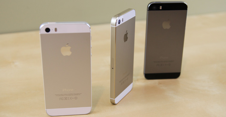 অর্ধেক দামে অ্যাপলের আইফোন