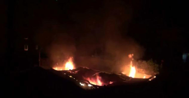 আশুলিয়ায় শ্রমিক কলোনিতে আগুন, ১০টি ঘর ভস্মীভূত 