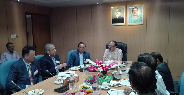 কর্মীদের বেতন ব্যাংক ও মোবাইলে দেওয়ার আহ্বান গভর্নরের