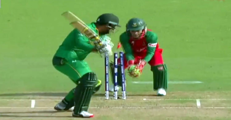 শুরুতেই সানির আঘাত