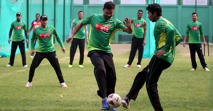 মাঠে নামার আগে অনুশীলনে বাংলাদেশ