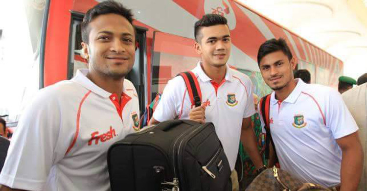 বিশ্বকাপ অভিযানে ঢাকা ছাড়লেন মাশরাফিরা