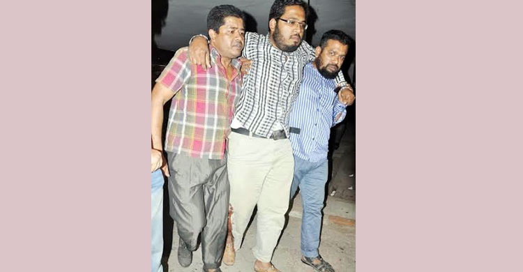 বরিশালে ব্যবসায়ীকে গুলি করে ১১০ ভরি স্বর্ণ ছিনতাই 