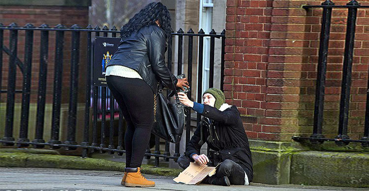 ভিক্ষুকের আয় ব্রিটিশ প্রধানমন্ত্রীর সমান (ভিডিও)