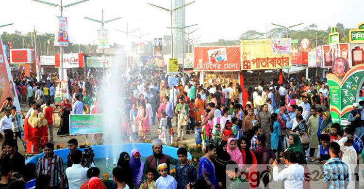 বইমেলায় ভাষাপ্রেমীদের উপচে পড়া ভিড়